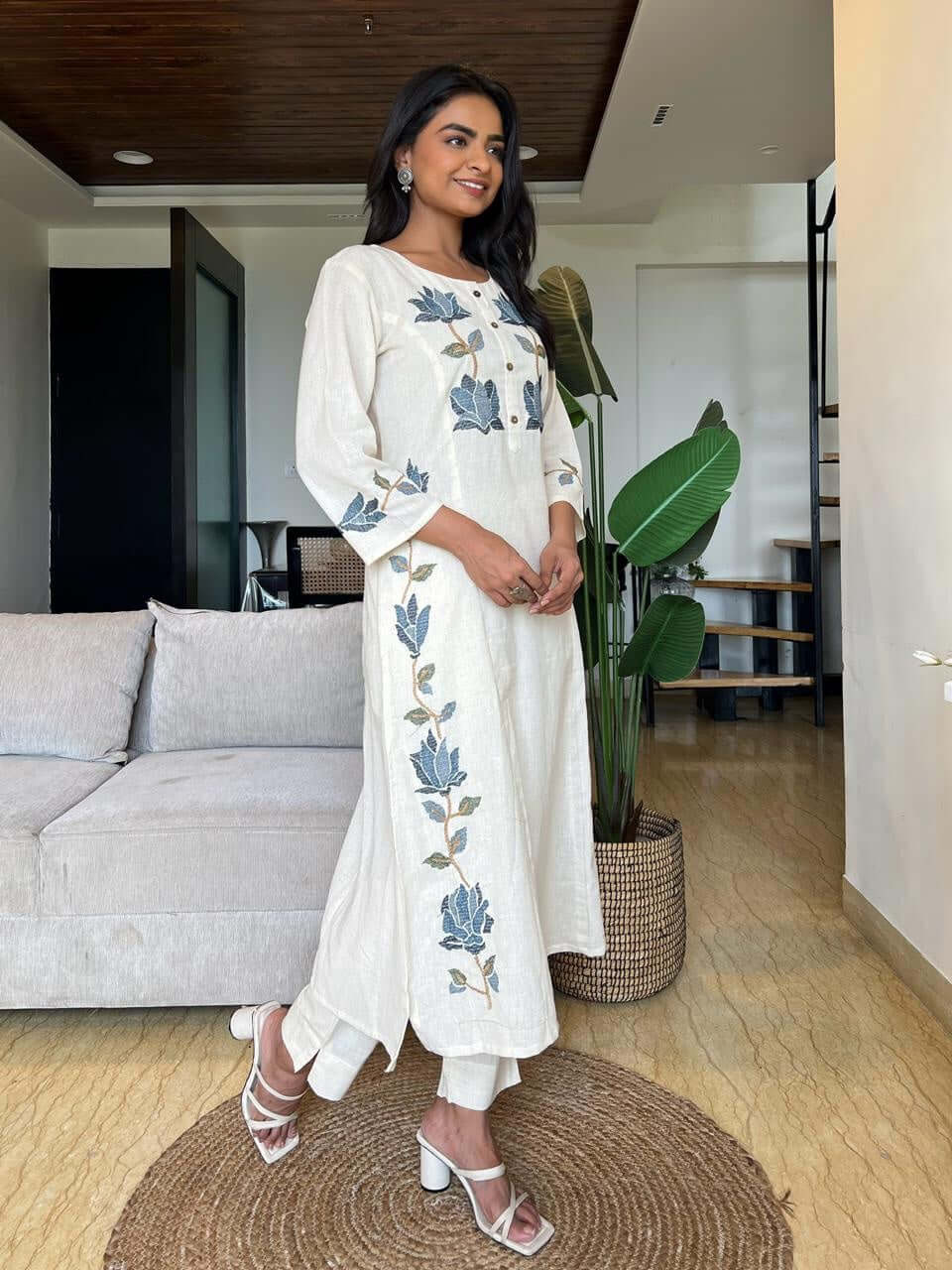 Elegant Off-White Floral Embroidered Cotton Kurta Set - Naticraft