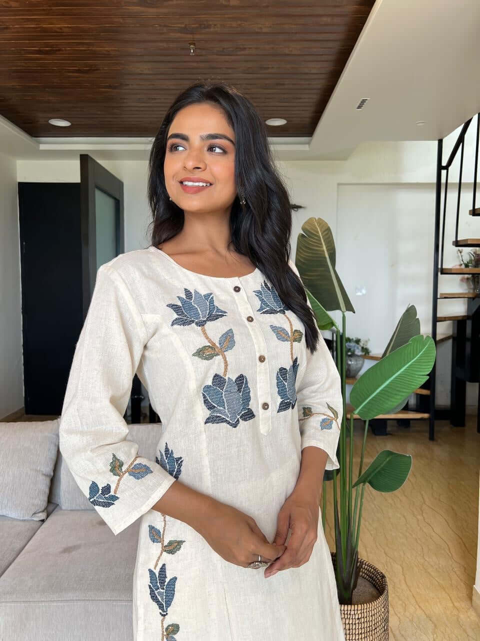 Elegant Off-White Floral Embroidered Cotton Kurta Set - Naticraft