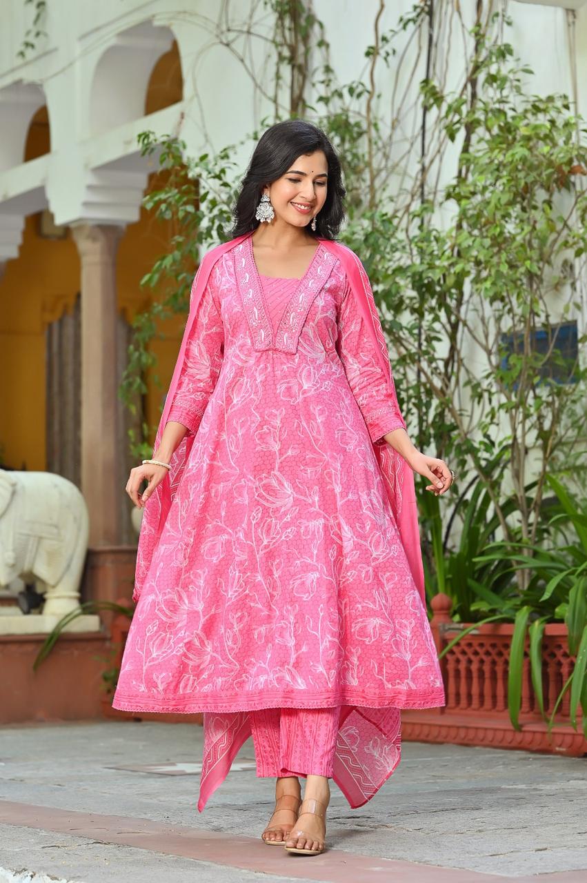 Elegant Vine Embroidered Kurta Set with Dupatta - Naticraft
