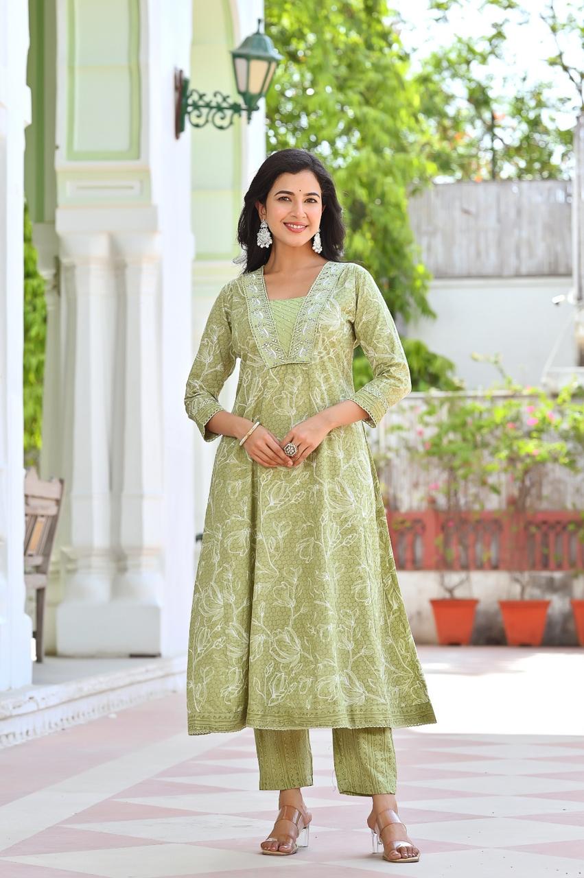 Elegant Vine Embroidered Kurta Set with Dupatta - Naticraft