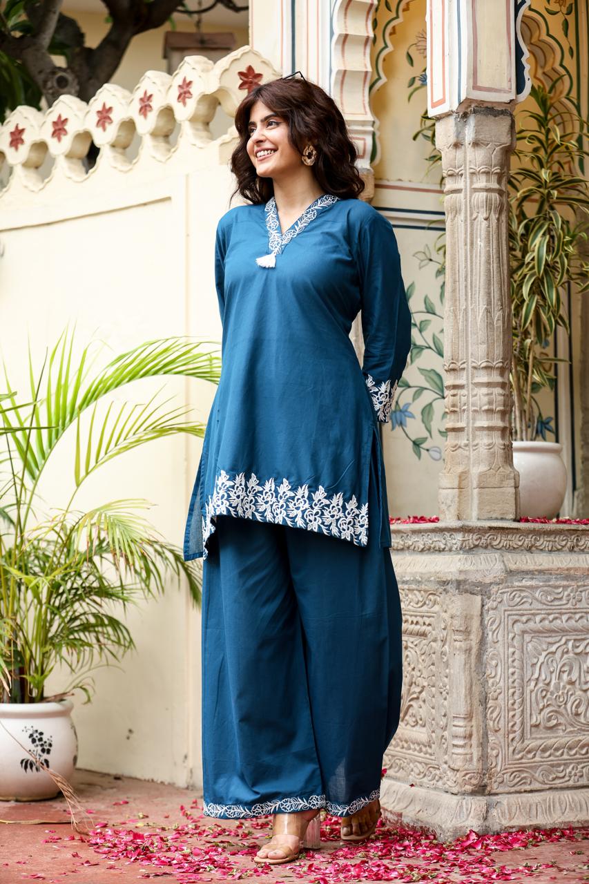 Elegant Floral Embroidered Ethnic Co-ord Set - Naticraft