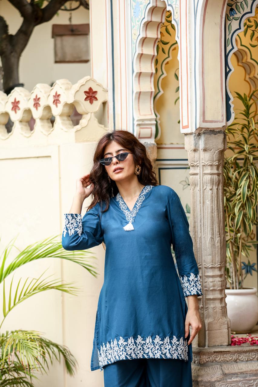 Elegant Floral Embroidered Ethnic Co-ord Set - Naticraft
