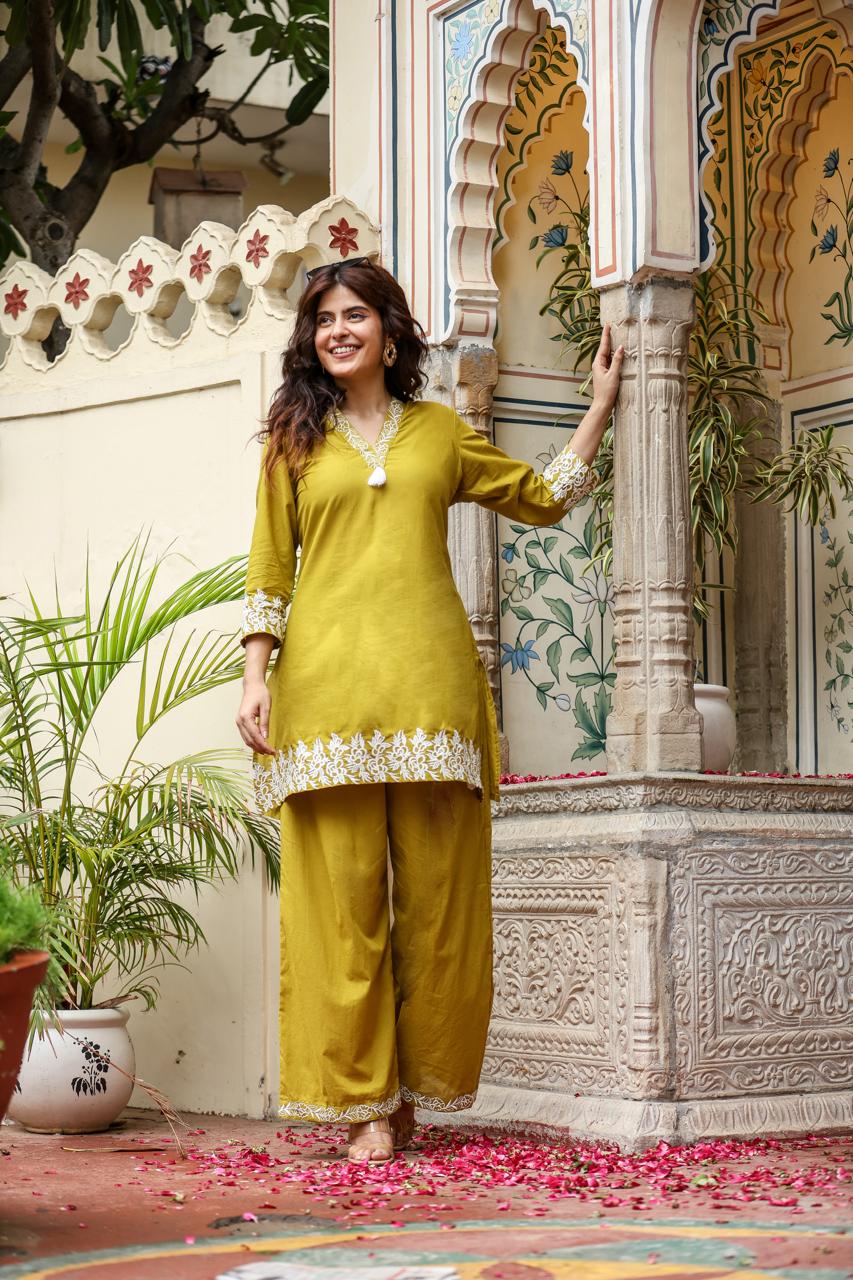 Elegant Floral Embroidered Ethnic Co-ord Set - Naticraft