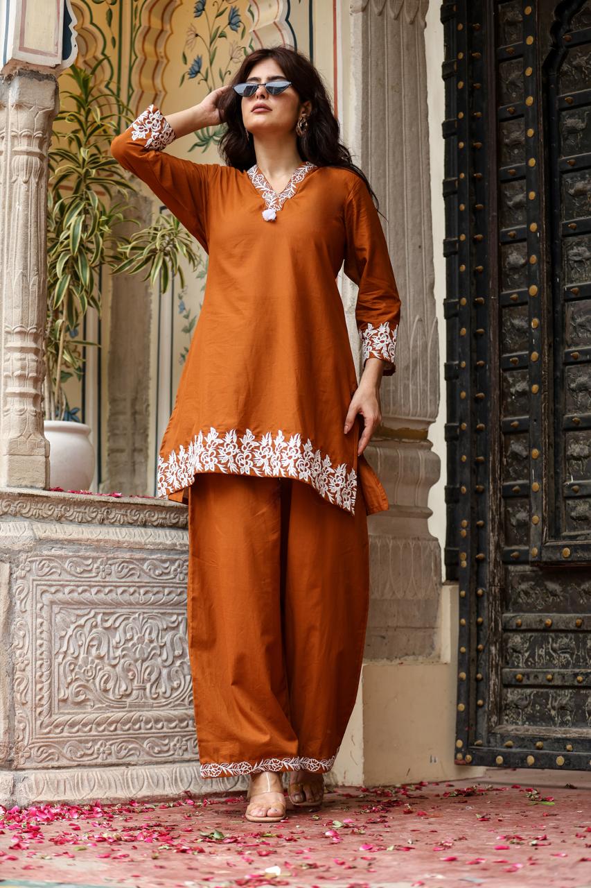 Elegant Floral Embroidered Ethnic Co-ord Set - Naticraft