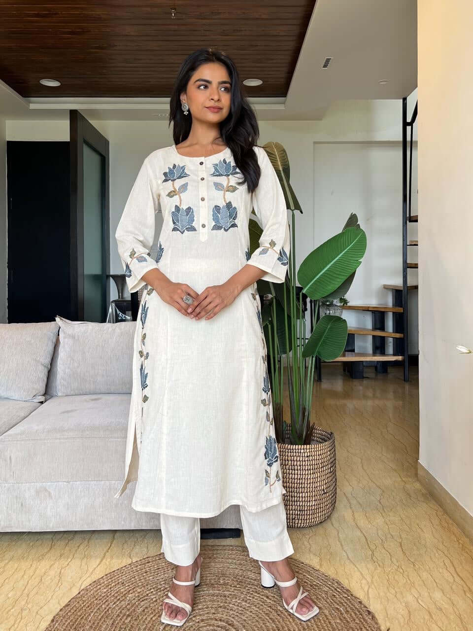 Elegant Off-White Floral Embroidered Cotton Kurta Set - Naticraft